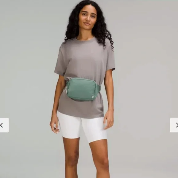 NWT Large Lululemon Everywhere Belt Bag - Picture 4 of 8